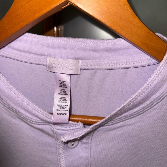 SKIMS Lilac Boyfriend Henley Longsleeve - Picture 4 of 4